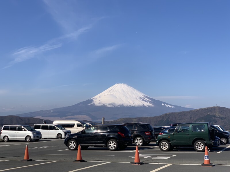 富士山と車